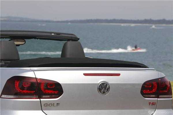 2011 VOLKSWAGEN GOLF