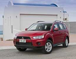 2010 MITSUBISHI OUTLANDER 4D WAGON LS FWD