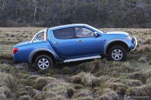 2009 MITSUBISHI PAJERO