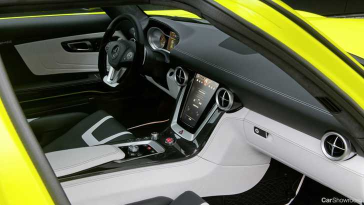 2010 MERCEDES-BENZ SLS 2D COUPE AMG