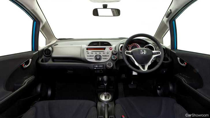 2011 HONDA JAZZ