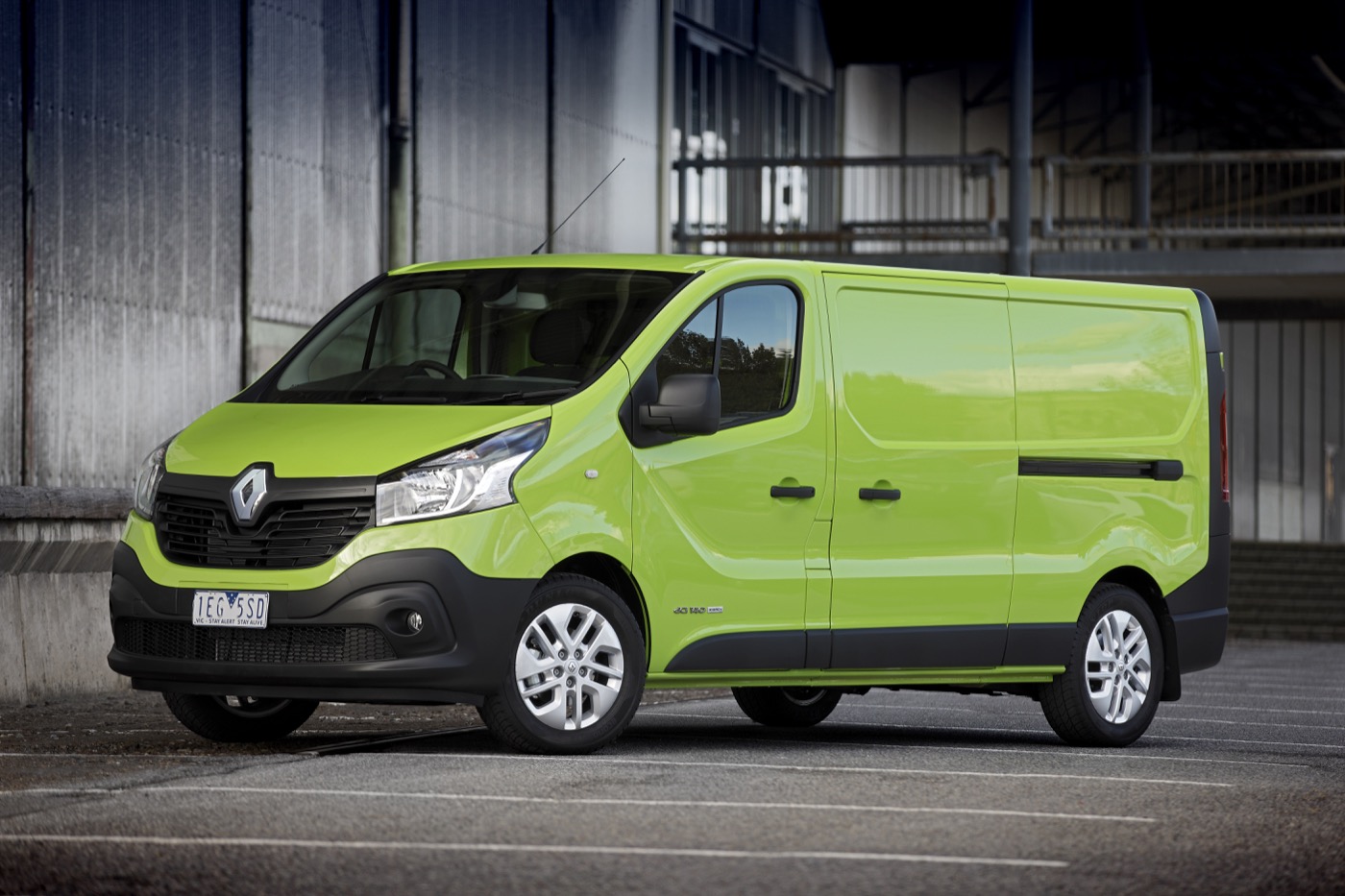 Review 2015 Renault Trafic Review and First Drive