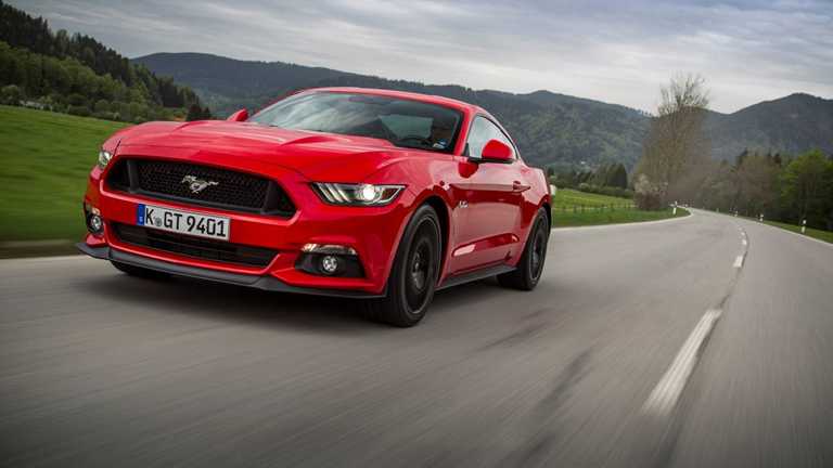 FORD MUSTANG