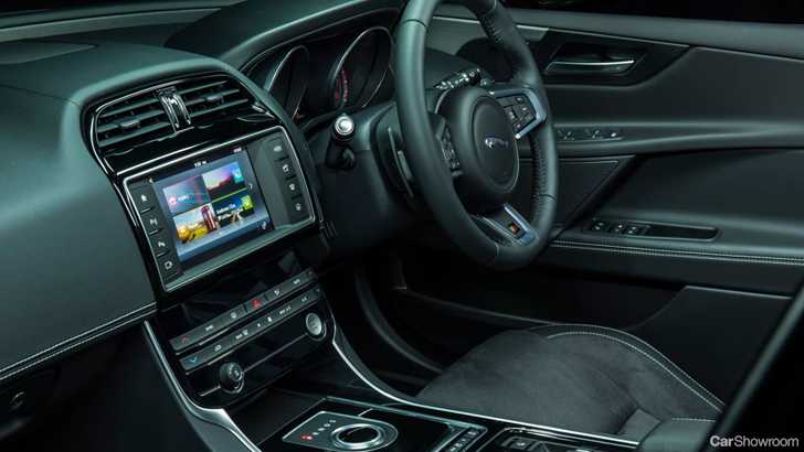 Jaguar XE (2015-2019) Interior & Infotainment