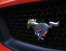 FORD MUSTANG