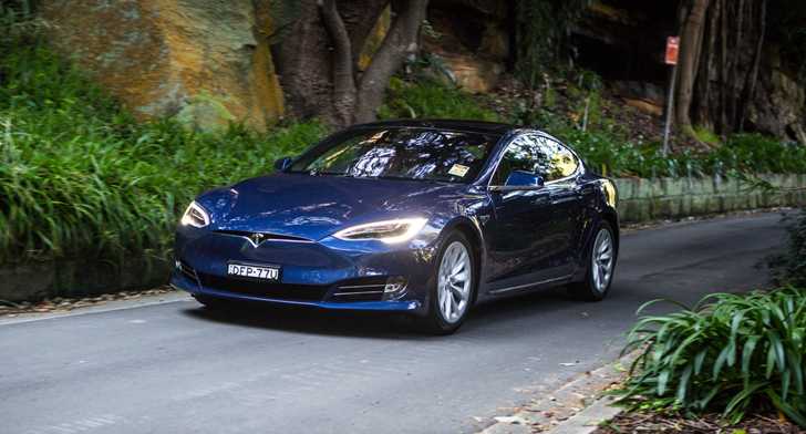 2017 Tesla Model S - Review