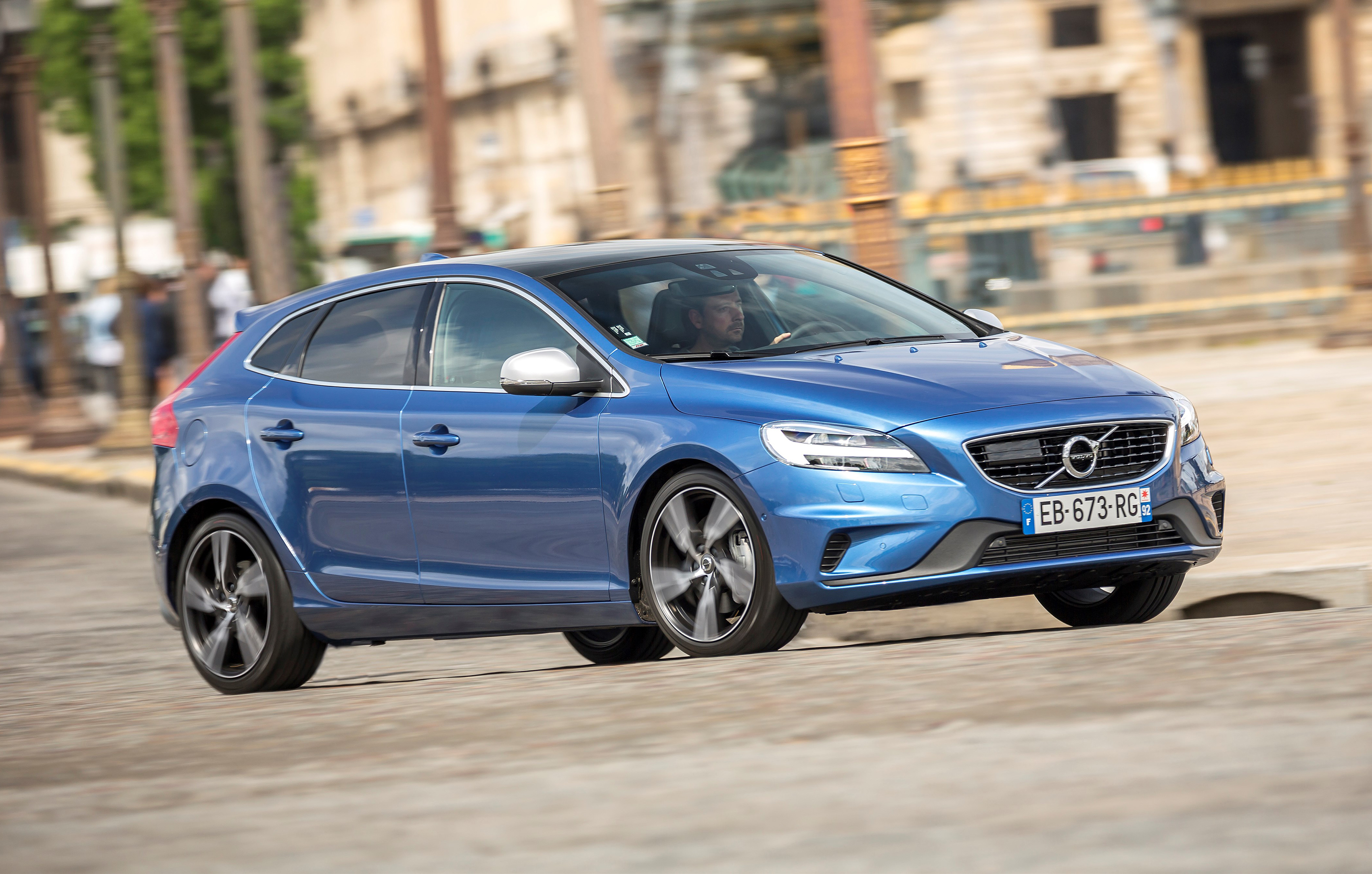 Review - 2017 Volvo V40 - Review