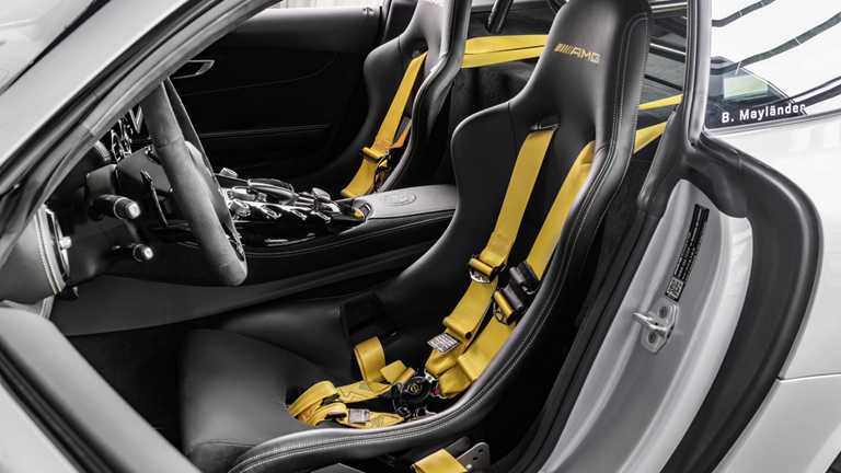 Mercedes-AMG GT R Breaks Cover As New F1 Safety Car