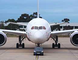 Tesla Model X P100D Tows A 130-Tonne Boeing Dreamliner
– Gallery