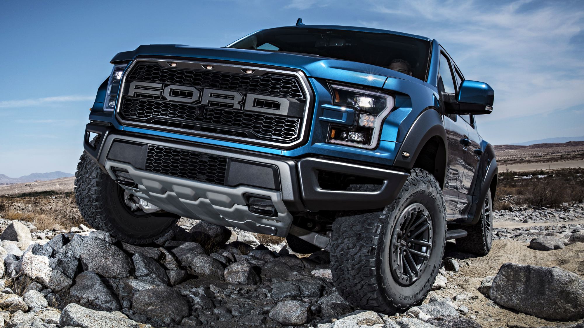 News - Ford Updates F-150 Raptor With Adaptive Racing Shocks