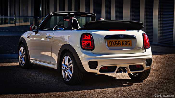 Facelifted MINI JCW 3-Door & Convertible Debut In The UK – Gallery