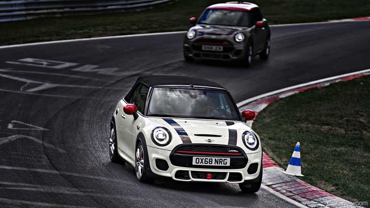 Facelifted MINI JCW 3-Door & Convertible Debut In The UK – Gallery