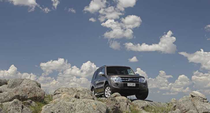 2010 MITSUBISHI PAJERO