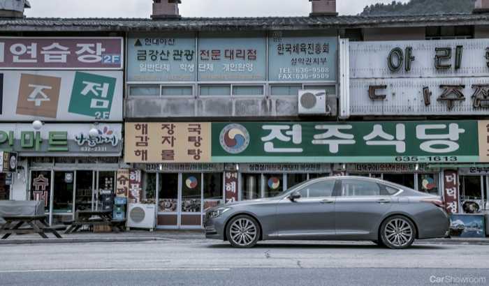 HYUNDAI GENESIS